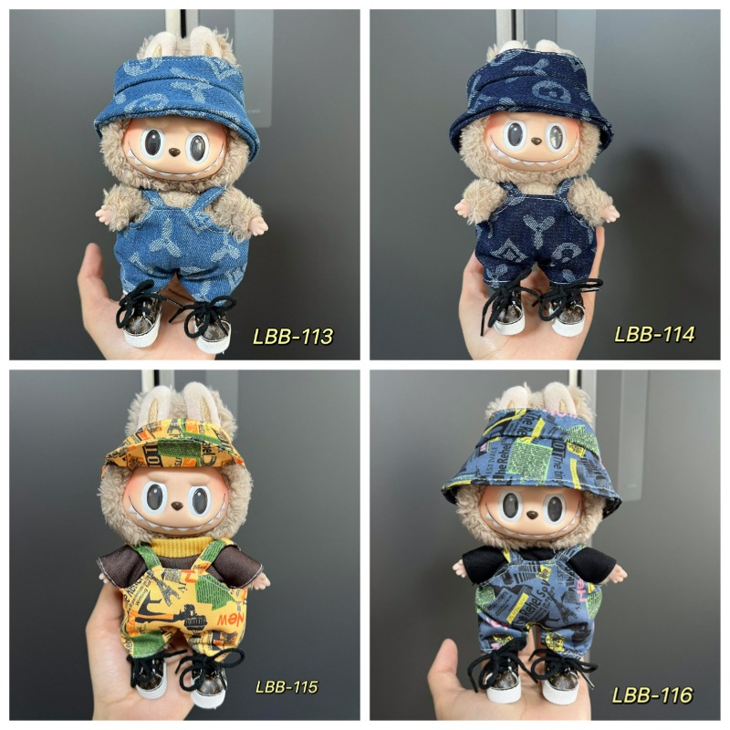 Outdoor Adventure Hat - ヴィンテージプリントのつば広帽子とオーバーオールの組み合わせは、アウトドアアドベンチャー服としてのかわいいぬいぐるみのために特別にデザインされています。